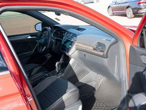 Used 2024 Volkswagen Tiguan SEL R-Line image 38