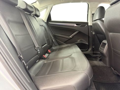 Used 2018 Volkswagen Passat 2.0T R-Line FWD image 18