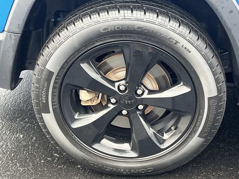 Used 2020 Jeep Cherokee Latitude Plus image 9