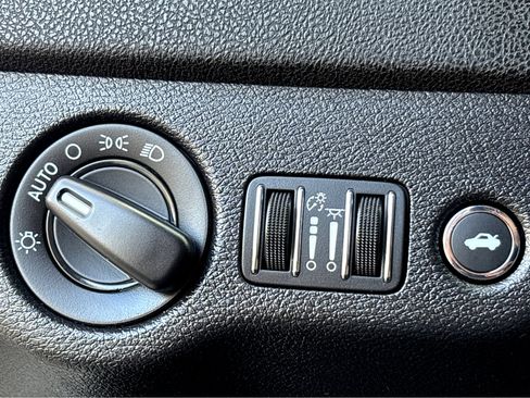 Used 2021 Dodge Charger SXT w/ Blacktop Package image 8