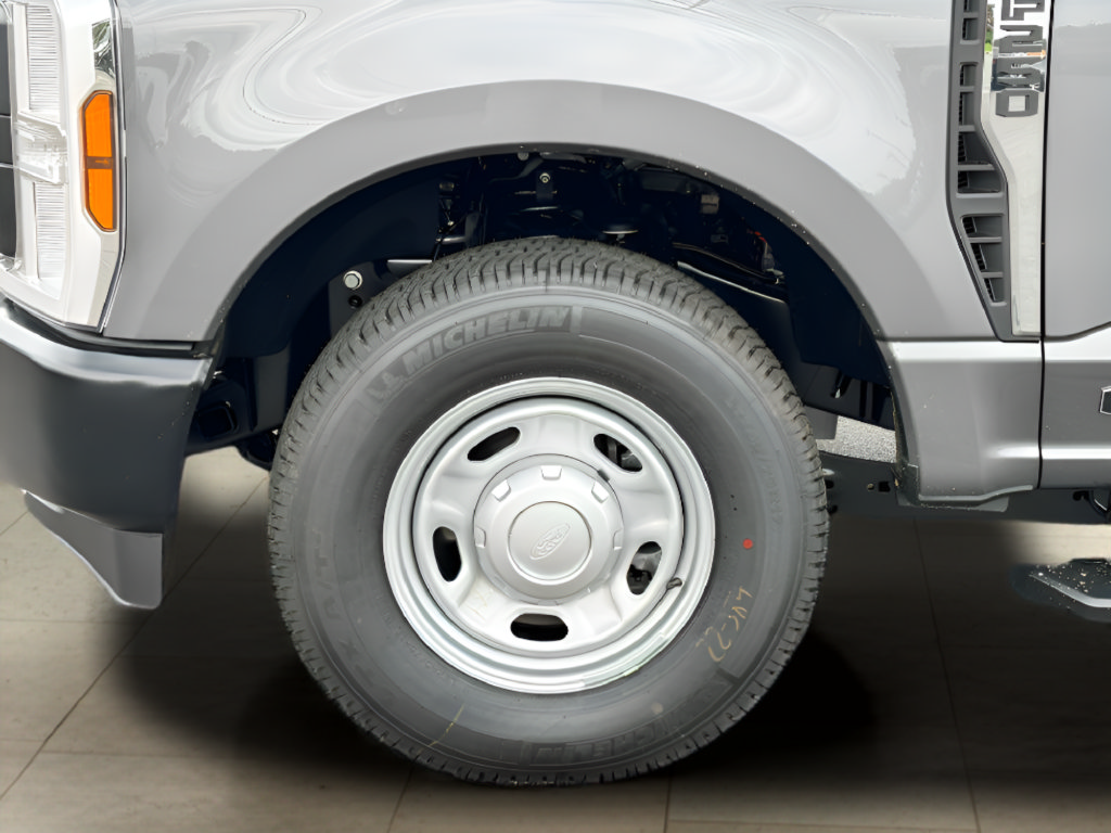 Used 2025 Ford F250 XL RWD image 32