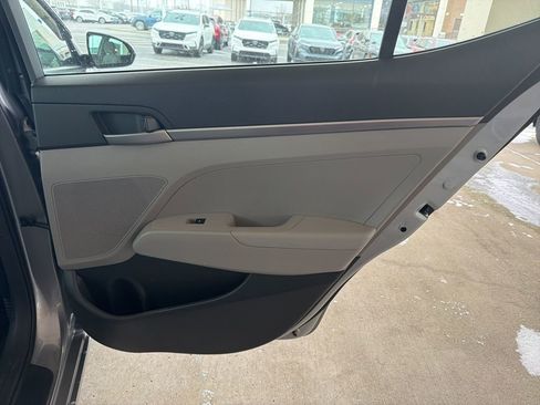 Used 2017 Hyundai Elantra SE image 22