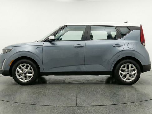 Used 2025 Kia Soul LX w/ LX Technology Package FWD image 5