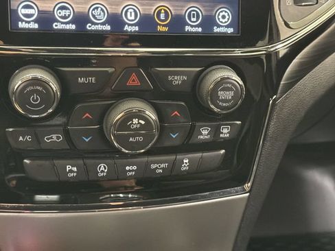Used 2020 Jeep Grand Cherokee Altitude AWD/4WD image 18