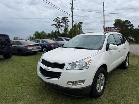 Used 2012 Chevrolet Traverse LT image 2