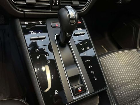 Used 2023 Porsche Macan Turbo image 33