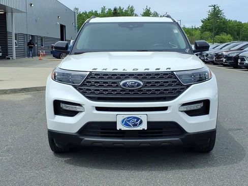 Used 2022 Ford Explorer XLT w/ Equipment Group 202A AWD/4WD image 2