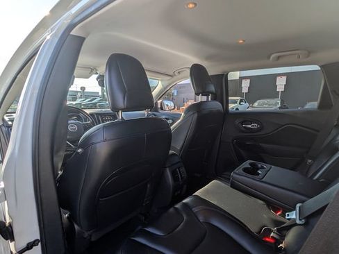 Used 2021 Jeep Cherokee Latitude Plus FWD image 13