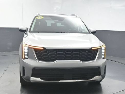 Used 2025 Kia Sorento S w/ Panoramic Sunroof Package FWD image 3