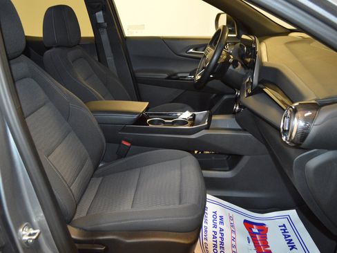 Used 2025 Chevrolet Equinox LT w/ Safety and Technology Package image 11