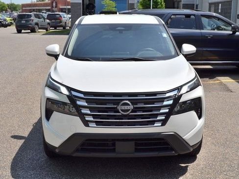 Used 2024 Nissan Rogue SV AWD/4WD image 3