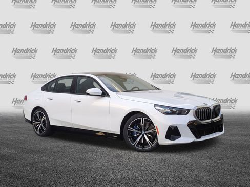 New 2026 BMW 550e xDrive 550e xDrive w/ Executive Package image 2