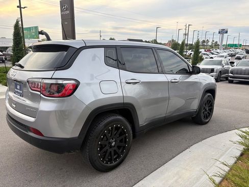 Used 2018 Jeep Compass Sport w/ Tech Group FWD image 5