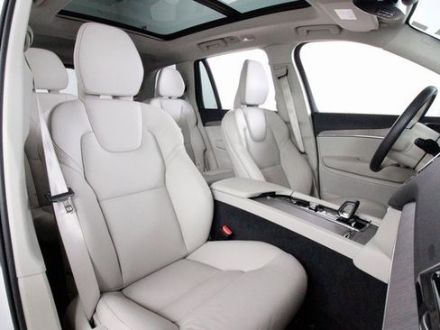 Used 2024 Volvo XC90 B6 Plus w/ Protection Package Premier image 20