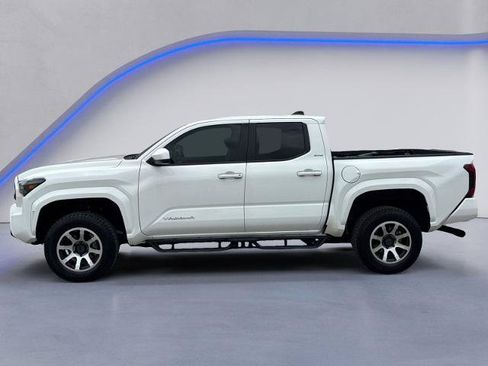 Used 2025 Toyota Tacoma SR5 AWD/4WD image 7