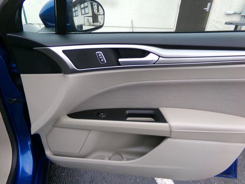 Used 2018 Ford Fusion SE image 28