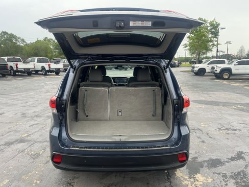 Used 2019 Toyota Highlander XLE FWD image 11