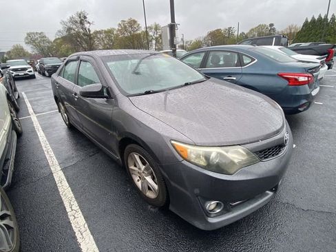 Used 2013 Toyota Camry SE image 1