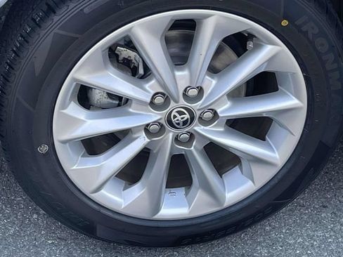Used 2022 Toyota Corolla LE w/ LE Convenience Package FWD image 11
