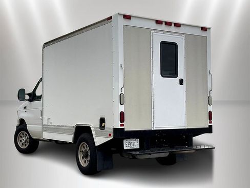 Used 2016 Ford E-350 and Econoline 350 Super Duty RWD image 4