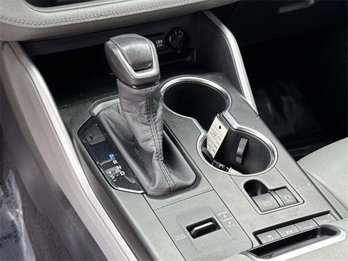 Used 2020 Toyota Highlander XLE image 23