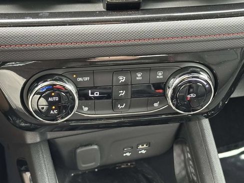 Used 2025 Chevrolet TrailBlazer RS w/ Convenience Package AWD/4WD image 17
