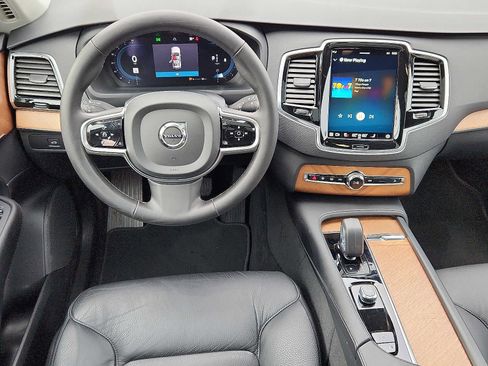 Certified 2024 Volvo XC90 B6 Plus image 11