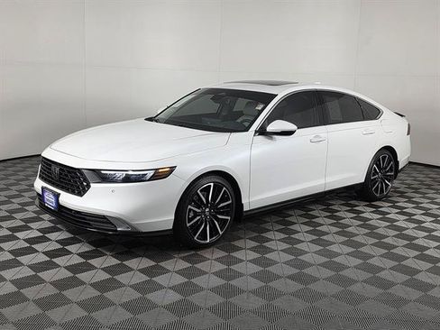 Used 2025 Honda Accord Touring image 9
