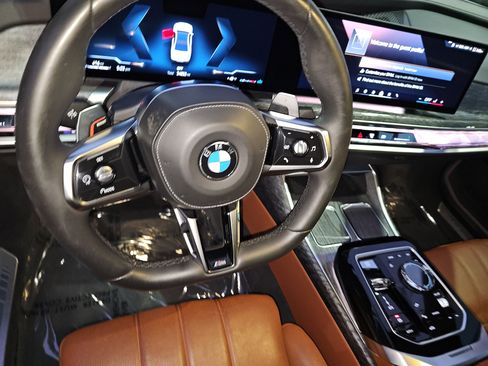 Certified 2023 BMW 760i xDrive w/ Executive Package image 17