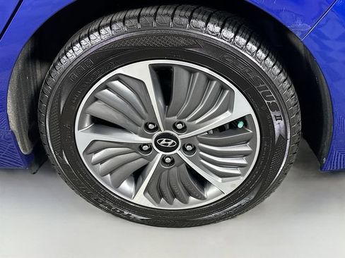 Used 2020 Hyundai Ioniq SEL FWD image 29