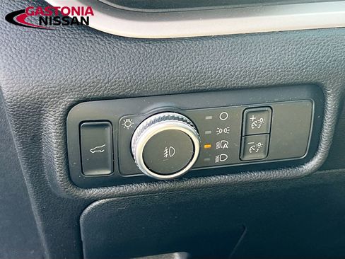 Used 2022 Ford Explorer XLT w/ Equipment Group 202A image 13