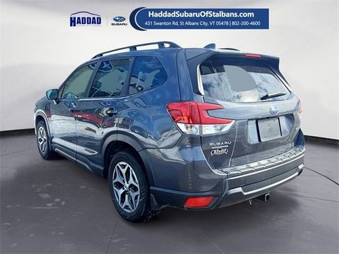 Used 2023 Subaru Forester Premium image 3