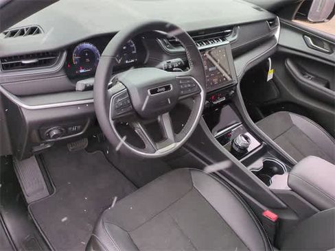 New 2025 Jeep Grand Cherokee L Altitude image 10