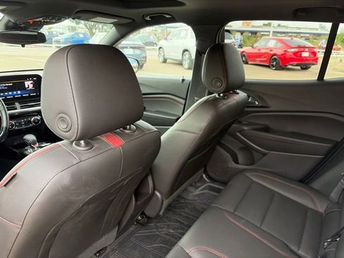 Used 2025 Chevrolet Trax RS w/ Sunroof Package FWD image 10
