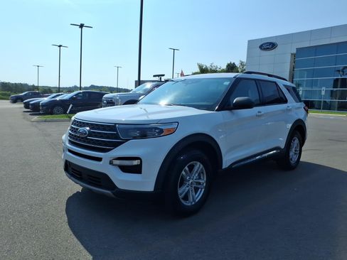 Used 2021 Ford Explorer XLT w/ Equipment Group 202A AWD/4WD image 7