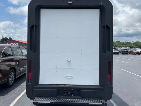 Used 2024 Chevrolet Brightdrop 400 w/ Commercial Equipment Package AWD/4WD image 11