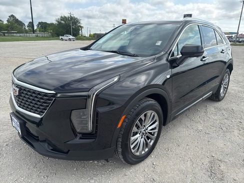 Used 2025 Cadillac XT4 Premium Luxury FWD image 1
