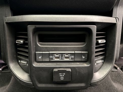 Used 2022 RAM 1500 Laramie AWD/4WD image 18