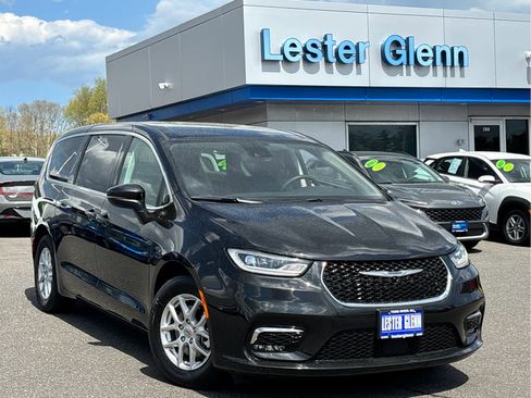 Used 2023 Chrysler Pacifica Touring-L FWD image 24