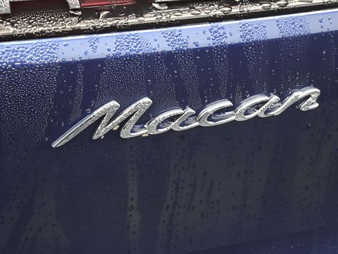 Certified 2026 Porsche Macan AWD/4WD image 9