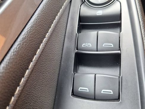 Used 2023 Chevrolet Traverse LT FWD image 19