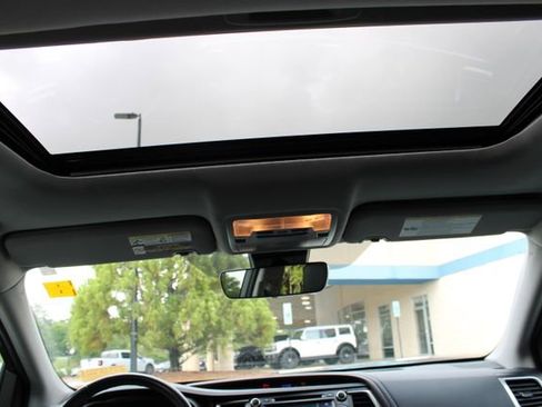 Used 2018 Toyota Highlander XLE AWD/4WD image 11