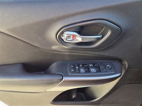 Certified 2019 Jeep Cherokee Latitude Plus image 21