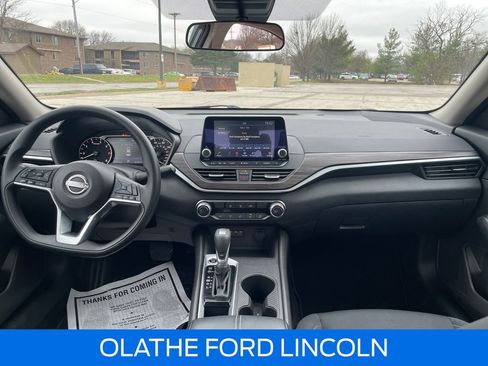 Used 2025 Nissan Altima 2.5 SV FWD image 13
