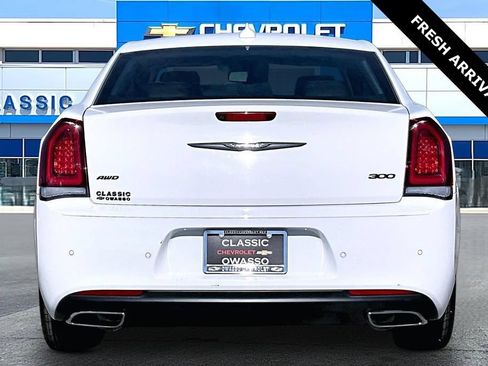 Used 2023 Chrysler 300 Touring L w/ Comfort Group AWD/4WD image 4