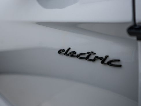 Certified 2025 Porsche Taycan 4S image 25