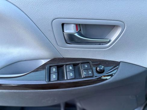 Used 2019 Toyota Sienna XLE w/ XLE Navigation Package image 23