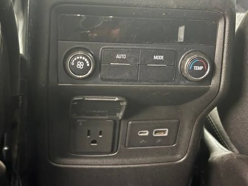 Used 2021 GMC Acadia SLE w/ Driver Convenience Package FWD image 12