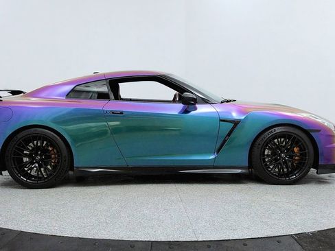 Used 2024 Nissan GT-R Premium w/ Premium Interior Package image 6