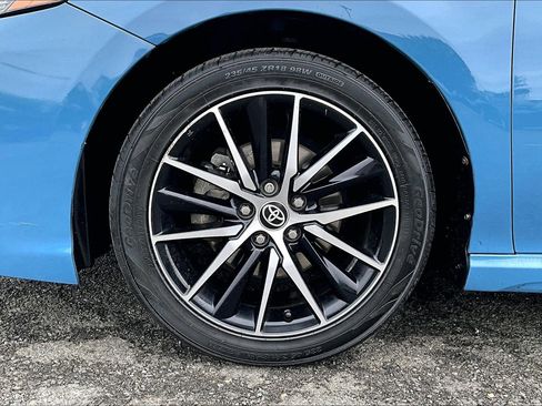 Used 2023 Toyota Camry SE w/ Cold Weather Package FWD image 9